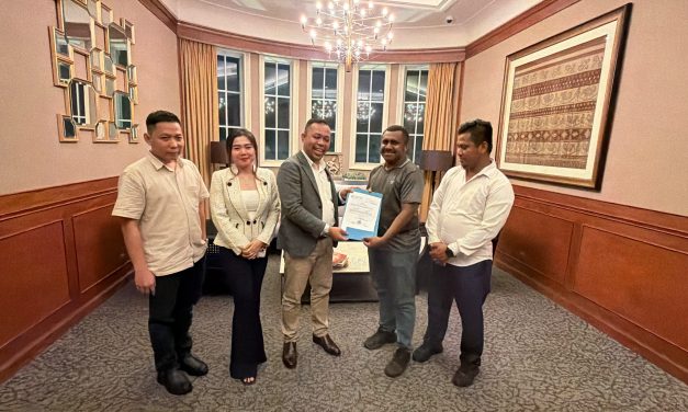 Kaleb Yohusua Kambu Terima Mandat Ketua BPD KAPMI Papua Barat Daya