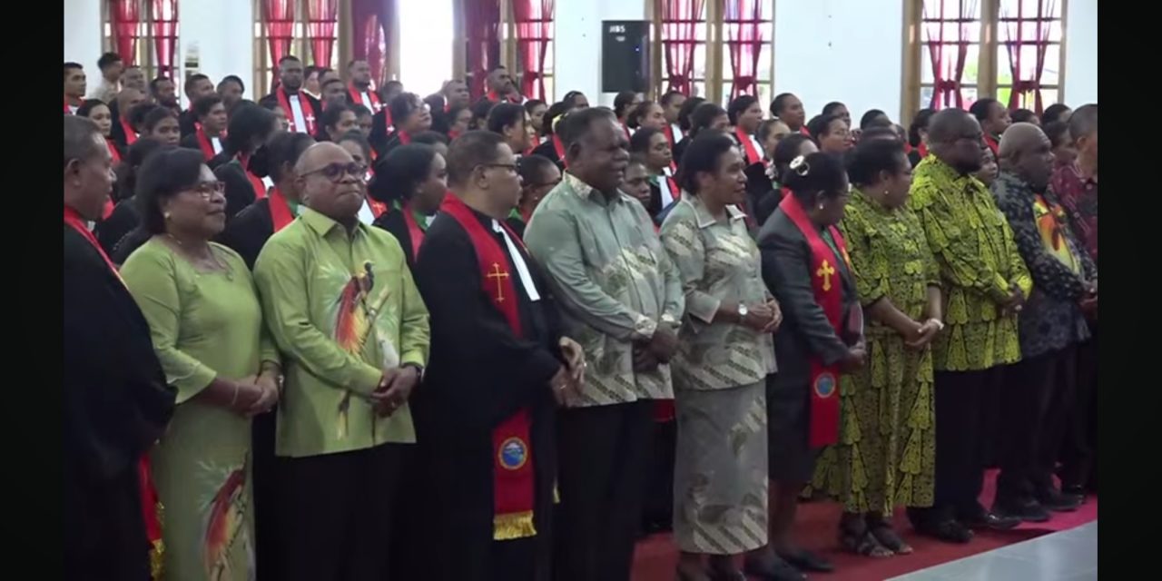 Sekda Maybrat Ferdinandus Taa Hadiri Peneguhan 191 Calon Pendeta GKI di Tanah Papua